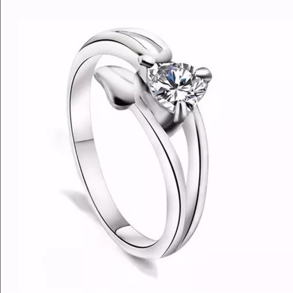 Jewelry - Beautiful Floral CZ Sterling Silver Ring Jewelry - Beautiful Floral CZ Sterling Silver Ring